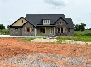 209 Jenna Ln, Gravette, AR 72736