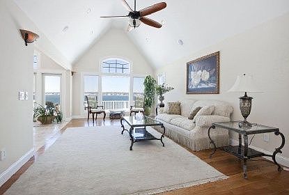 4th image of 10-10 Murphy Dr