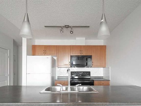 4th image of 136D E Sandpiper Rd #418