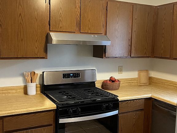 2nd image of 1005A Pine Tree Ct