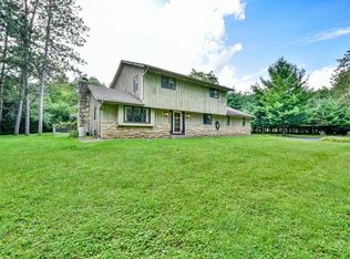 S42W34785 Big Oak Dr, Dousman, WI 53118