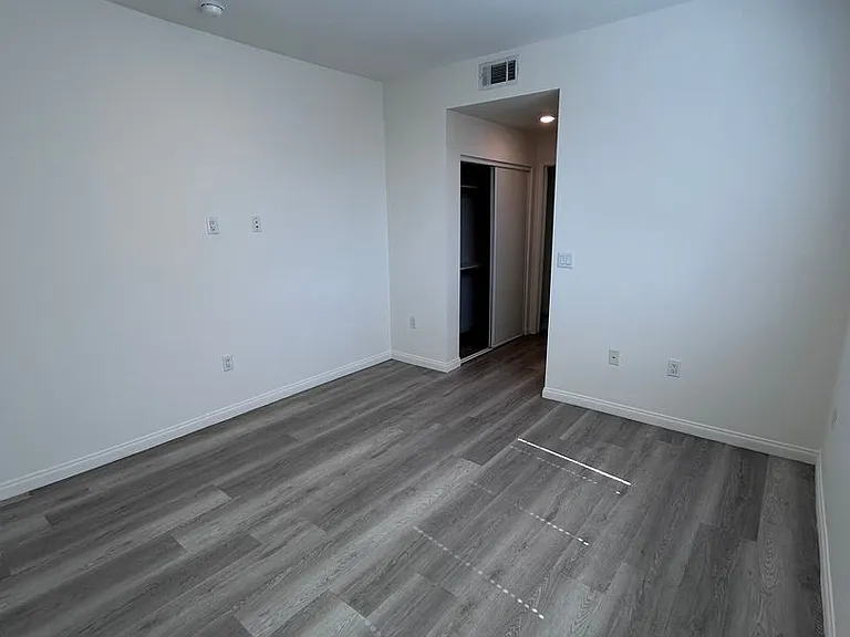 V on Victory Apartments — Photo 84