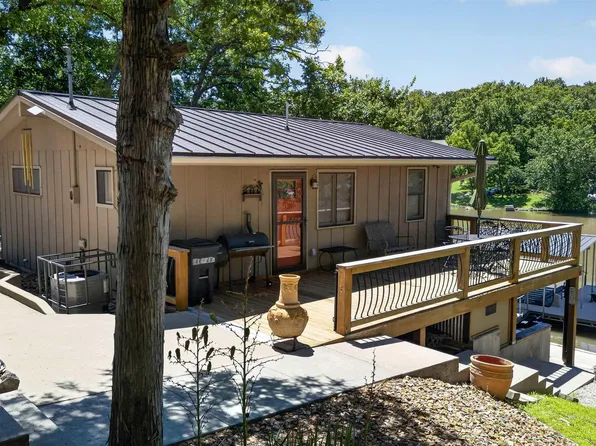 26593 Santa Barbara Dr, Edwards, MO 65326