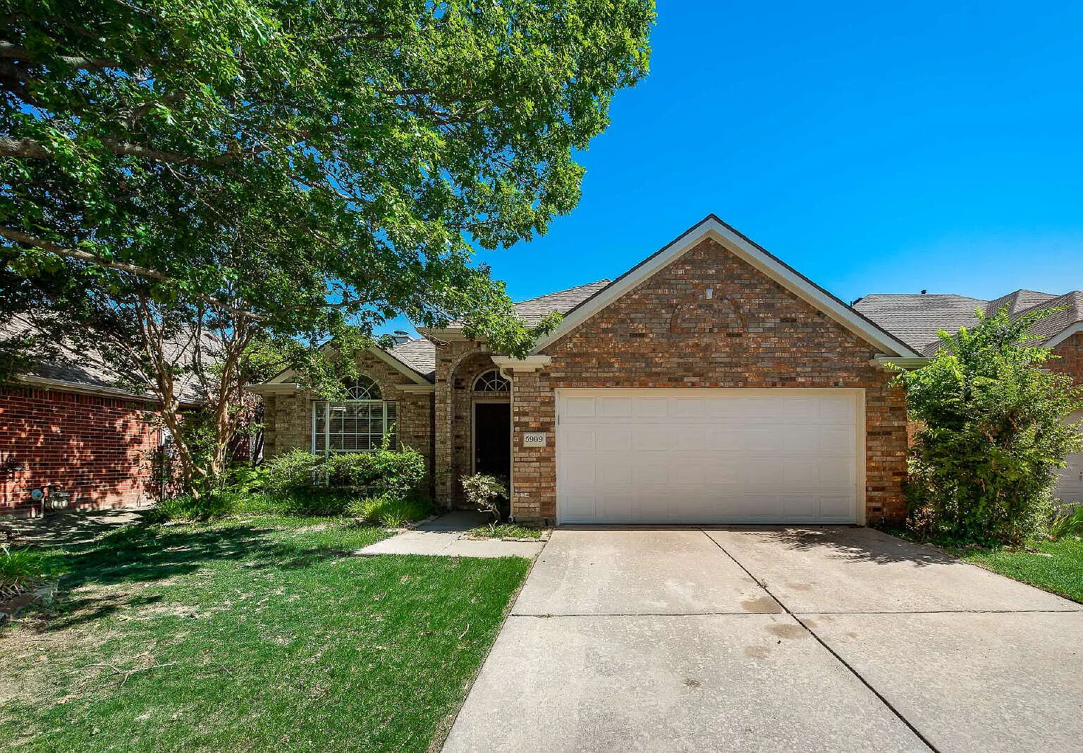 3 bed, 2.0 bath, 1702 sqft, $2,150 — Photo 1