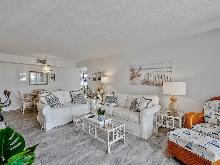 225 Beach Rd #205 — Photo 6