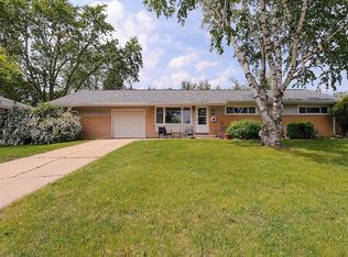 80 Flagstaff Ln, Hoffman Estates, IL 60169