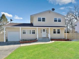 848 Spur Dr S, Bay Shore, NY 11706