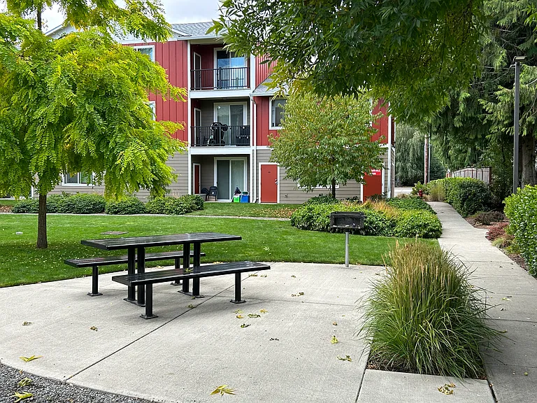 Golf Club Apartments — Photo 13