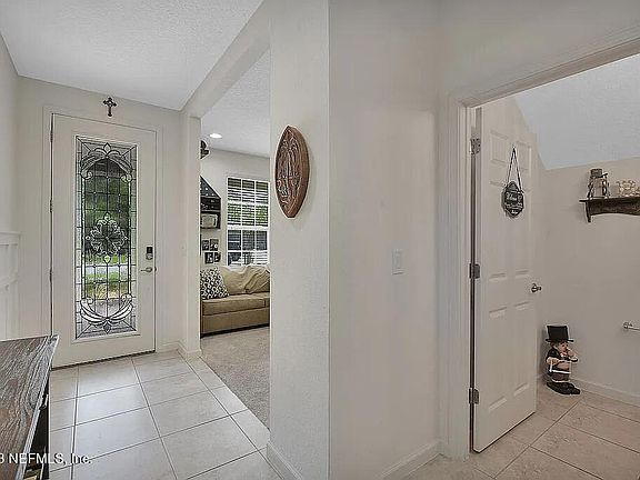 5th image of 302 ASPEN LEAF Drive