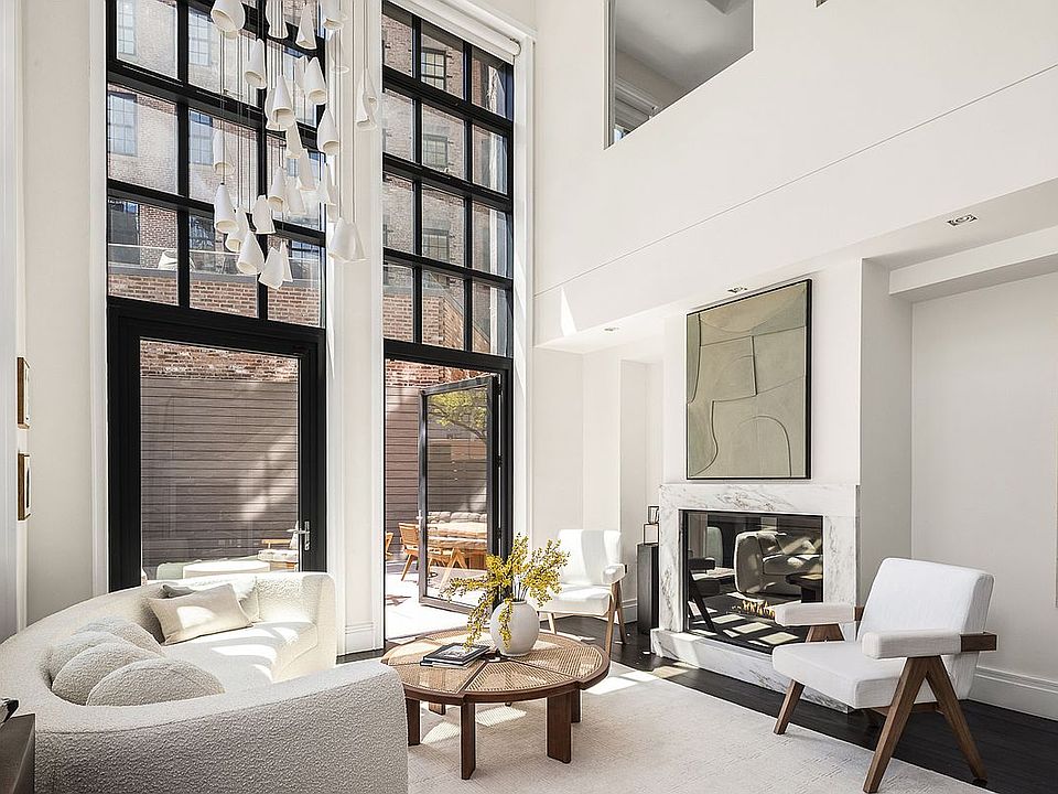 1st image of 137 Franklin St APT 1
