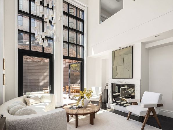 137 Franklin St APT 1, New York, NY 10013