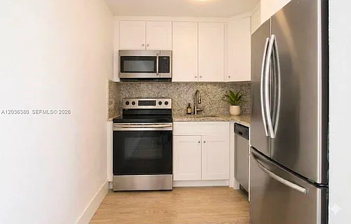 444 SW 4th St #204 Photo 1
