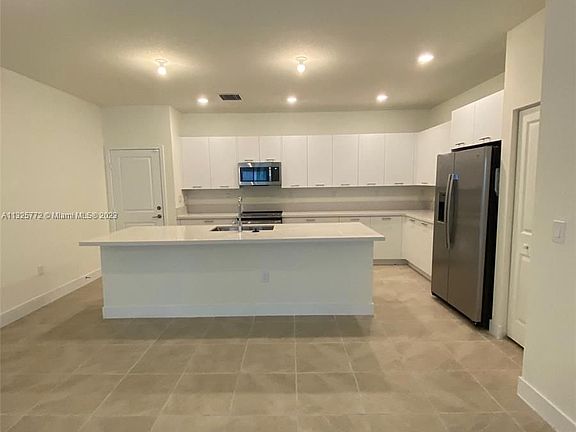 4th image of 4649 NW 83rd Pkwy #4649