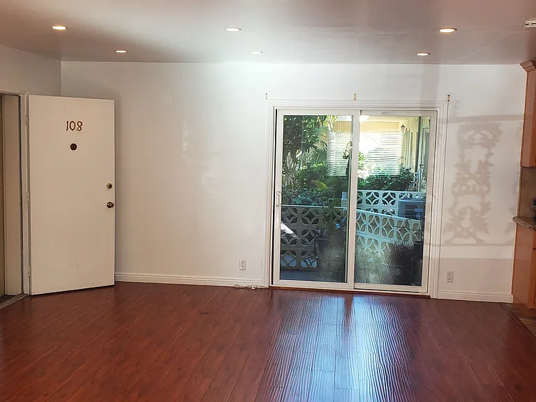 312 N Louise St #108 — Photo 41