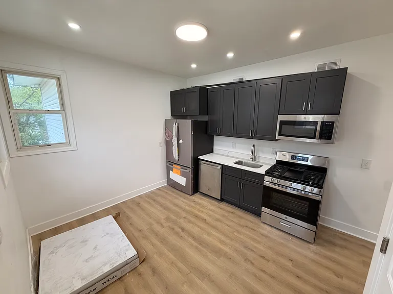 44-46 Farley Ave #2 — Photo 9