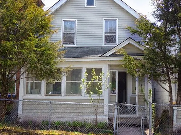 1206 E 3rd St — Photo 1