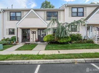 7 King Charles Ct, Englishtown, NJ 07726