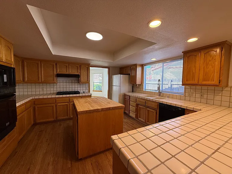 1470 Mercer Ct — Photo 18