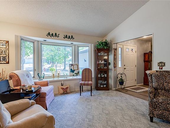 4th image of 10 Allison Cir