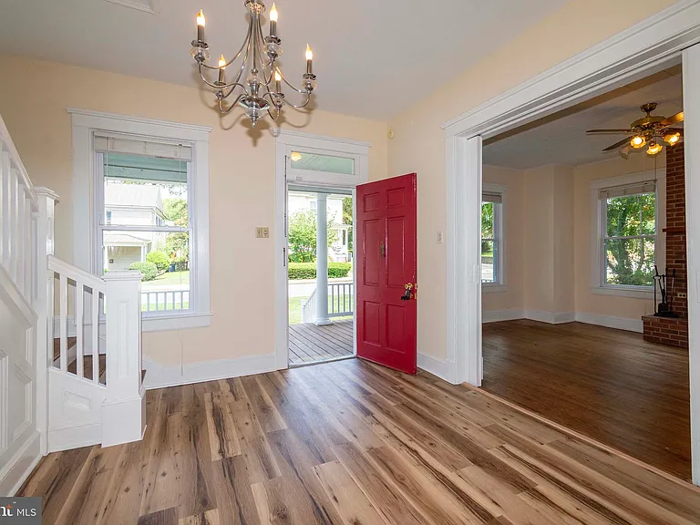 222 W Main St — Photo 17