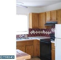 5th image of 859 Coates St