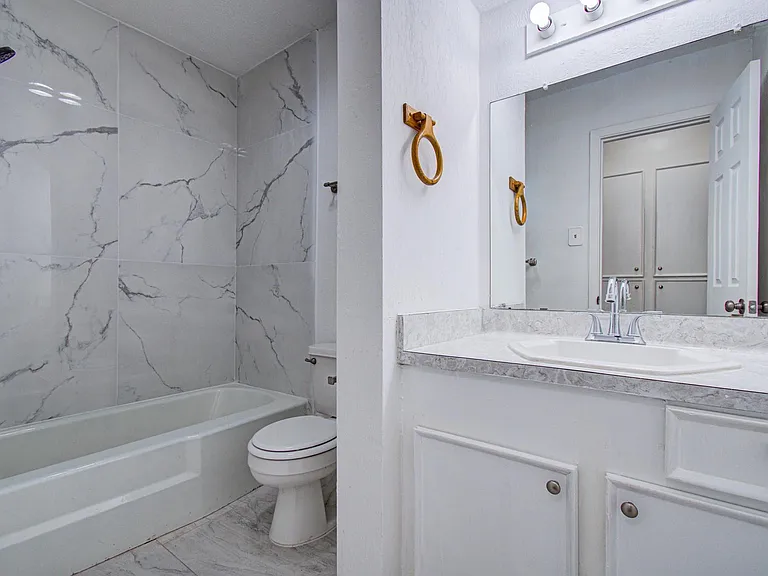8820 Bissonnet St — Photo 22
