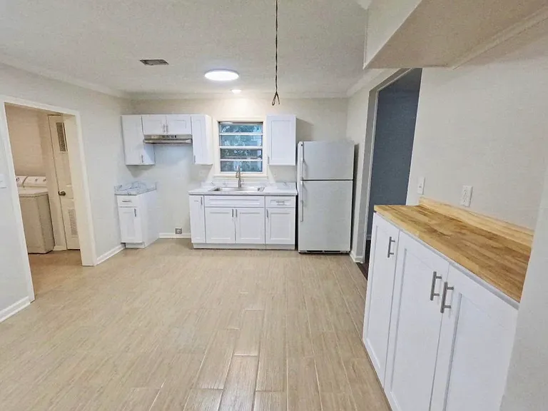 3713 Dunn Rd — Photo 2