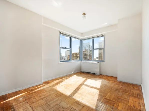 360 East 72nd Street image 6 of 21