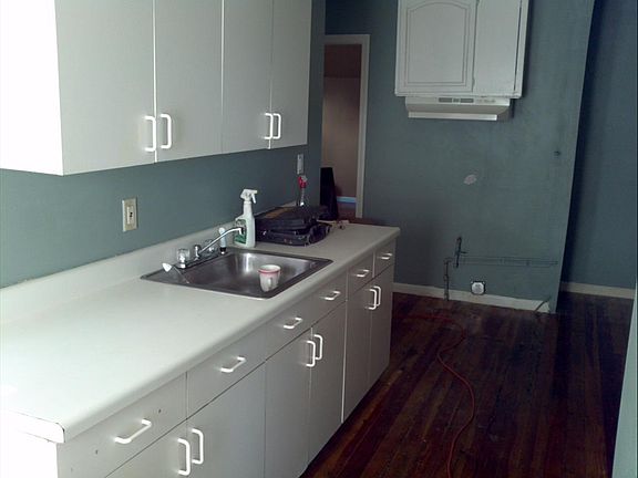 4th image of 25 Stoehrs Pl Floor 3