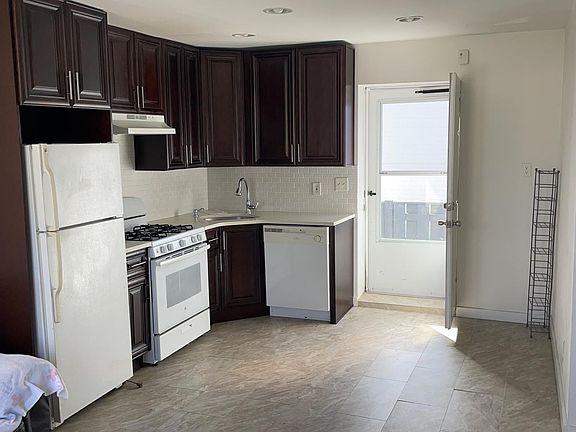 3rd image of 271 Isernia Ave Floor 2