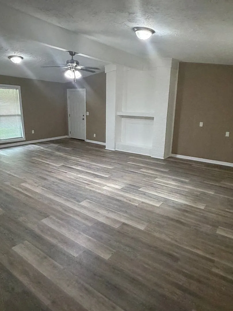 Move-In Ready 3BR/1.5BA Home in South Jackson | Spacious Living & Convenient Location — Photo 3