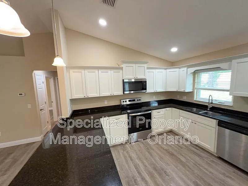 3 bed, 2.0 bath, 1428 sqft, $1,650 — Photo 2