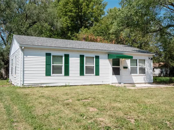 521 Saint James Dr, East Saint Louis, IL 62206