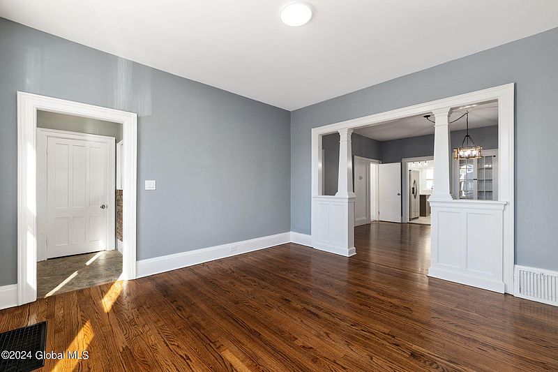 4th image of 1524 8th Avenue