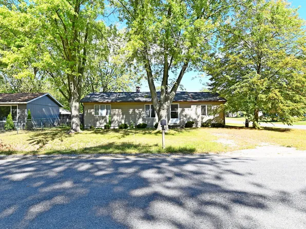 2240 Oak Park Dr, Muskegon, MI 49442