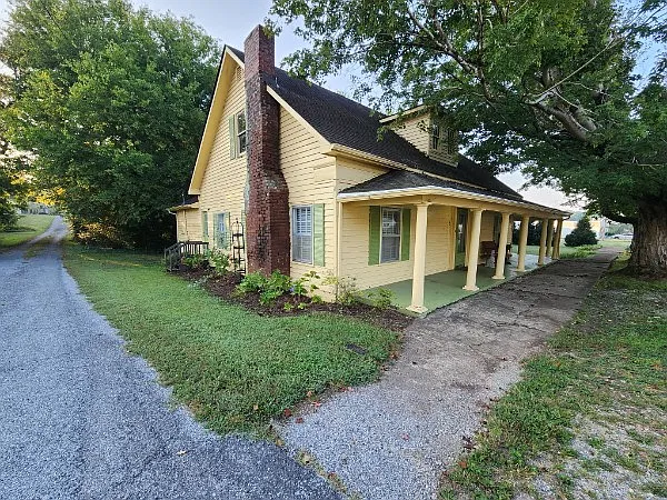 2 bed, 1956 sqft, $1,200 — Photo 3