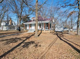 1304 E Pine St, Harrisonville, MO 64701