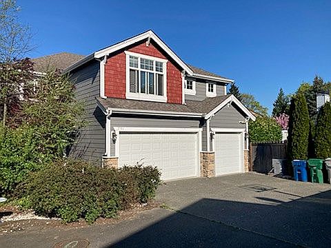 2nd image of 751 Duvall Pl NE