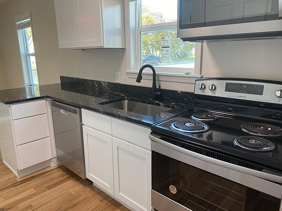 4th image of 4223 Pearl St