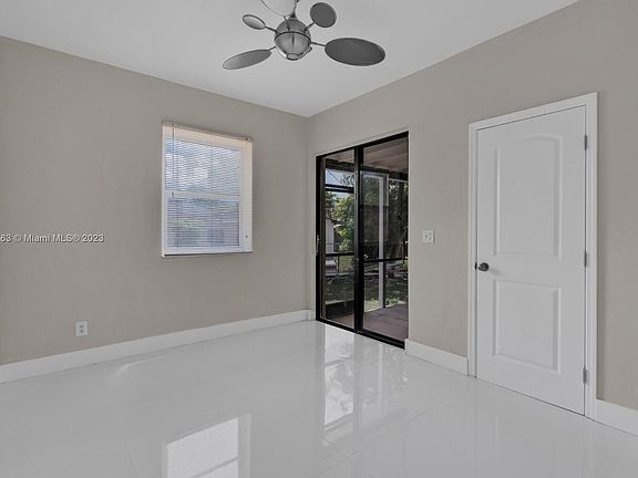 4th image of 2040 NE 182nd St