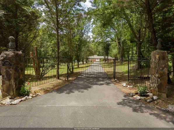 668 Lingerlost Rd, Killen, AL 35645