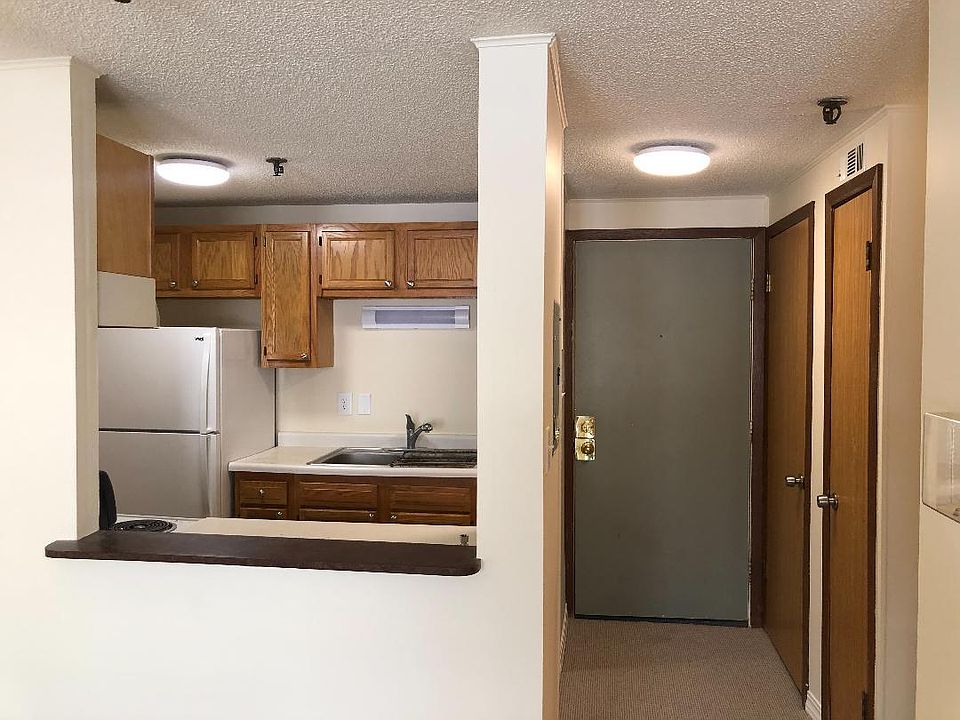 2nd image of 1903 17th St SE #211