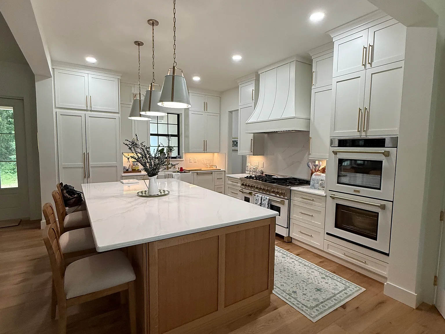 4 bed, 3.5 bath, 3500 sqft, $10,000 — Photo 4