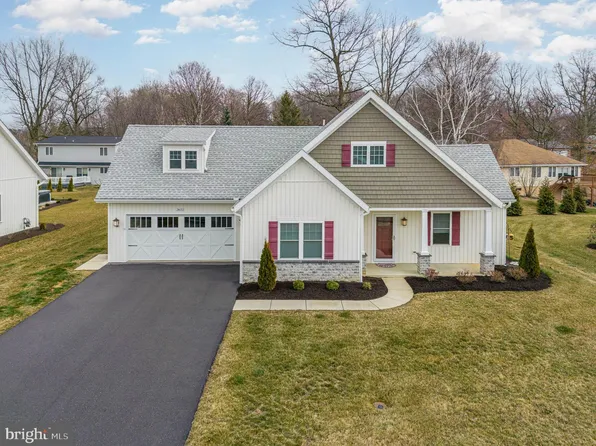 3652 Cascades Dr, Fayetteville, PA 17222