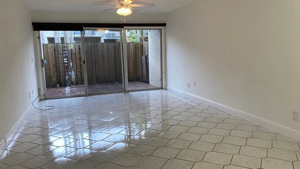 15385 S Dixie Hwy — Photo 4