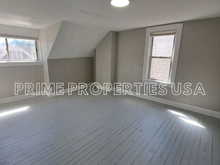 305 Anthony St — Photo 11