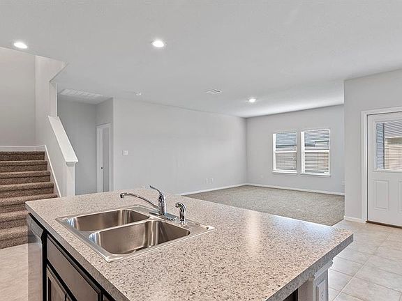 3rd image of 3200 Winoak Dr