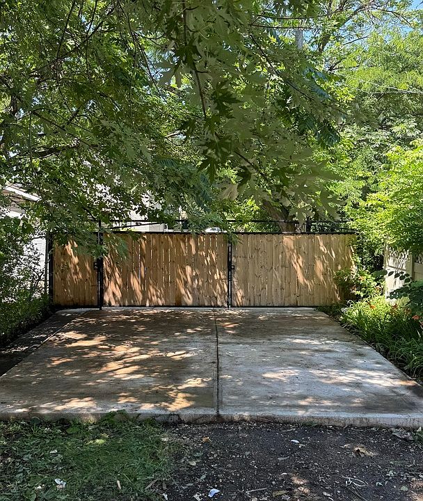 2nd image of 7002 S Hermitage Ave