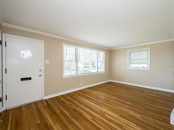 2nd image of 9848 Gloucester Dr