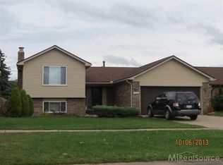 45994 Plum Grove Dr, Macomb, MI 48044